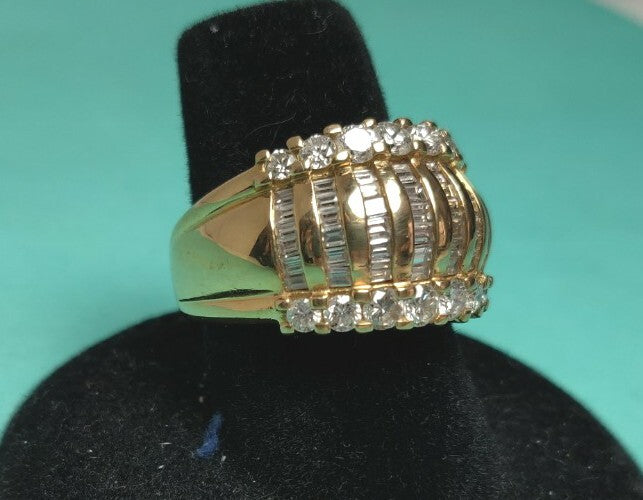 Beautiful 1.25ct Diamond 18K Gold Wide Diamond Ring Rounds & Baguettes 9g