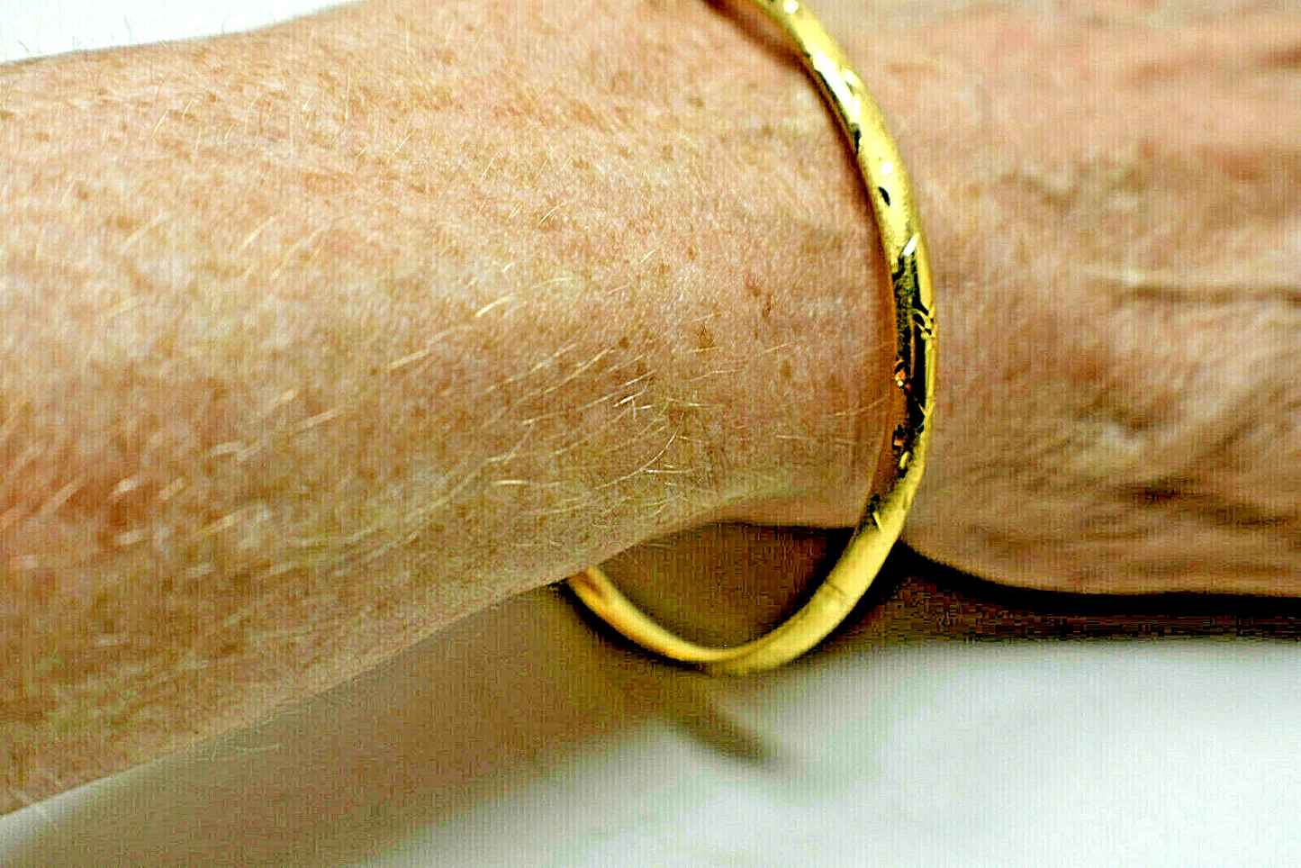 14K Gold 3.5mm Oval Bangle Bracelet 5 Grams, Slides Open