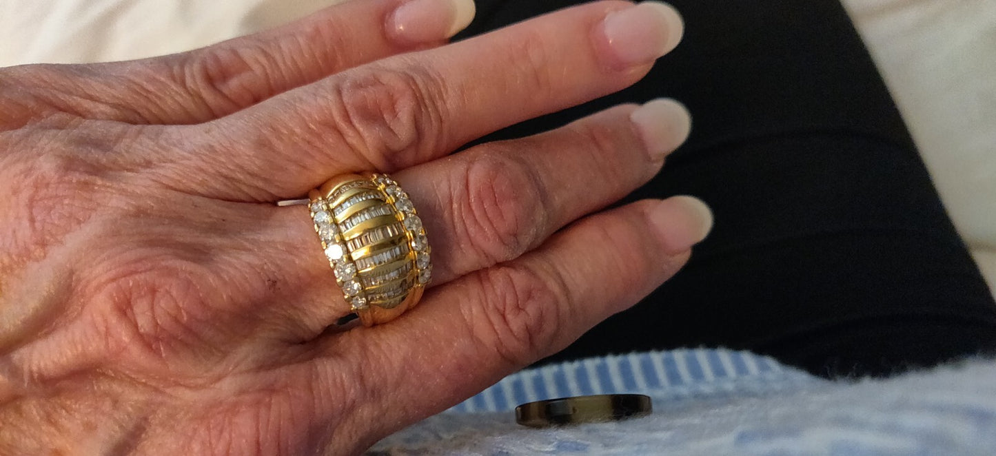 Beautiful 1.25ct Diamond 18K Gold Wide Diamond Ring Rounds & Baguettes 9g
