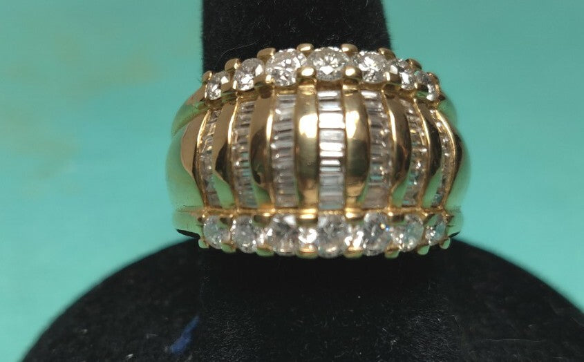 Beautiful 1.25ct Diamond 18K Gold Wide Diamond Ring Rounds & Baguettes 9g