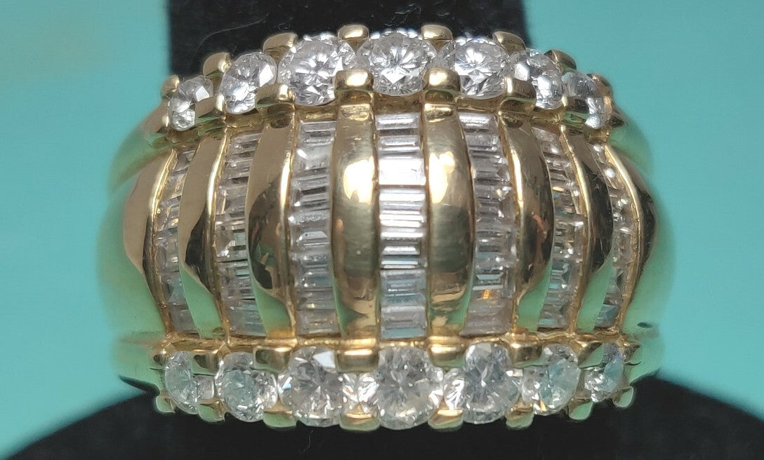Beautiful 1.25ct Diamond 18K Gold Wide Diamond Ring Rounds & Baguettes 9g
