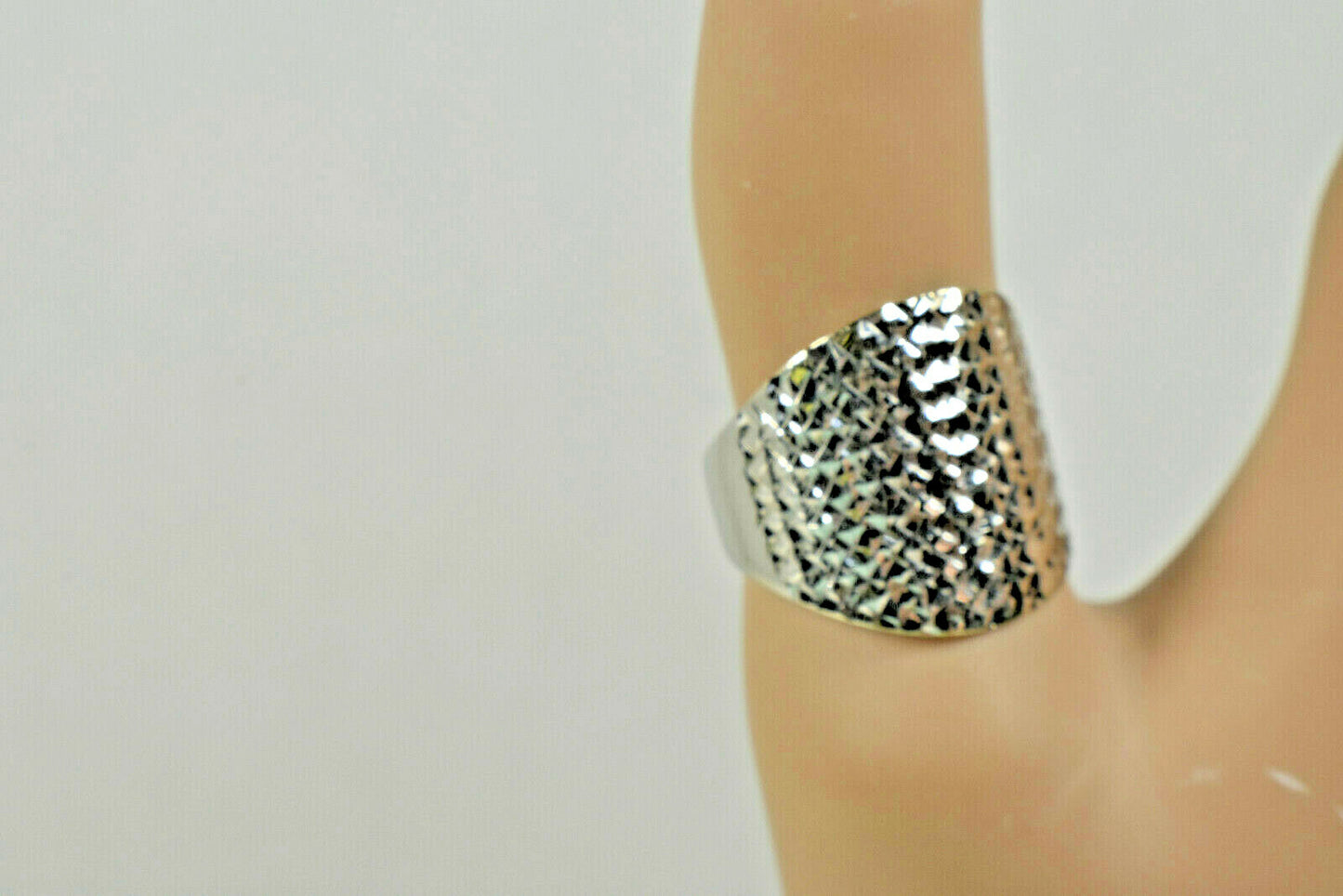New 18K White Gold Wide Hammered Band Ring Sizable 8