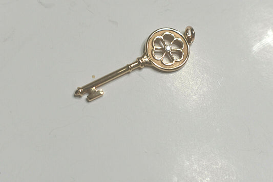 New Tiffany & Co Diamond 1.5" 18K Gold Blossom Key Pendant 17" Necklace & Pouch
