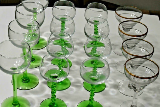 Queen Elizabeth 2 Cruise Ship Wine Glasses 8 Green Twisted Stems 1967