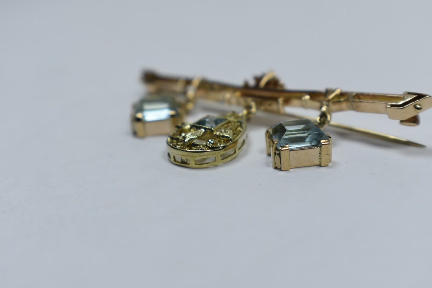 Art Deco Aquamarine Princess Cut Filigree Brooch Pin 14K Gold 2 Tone