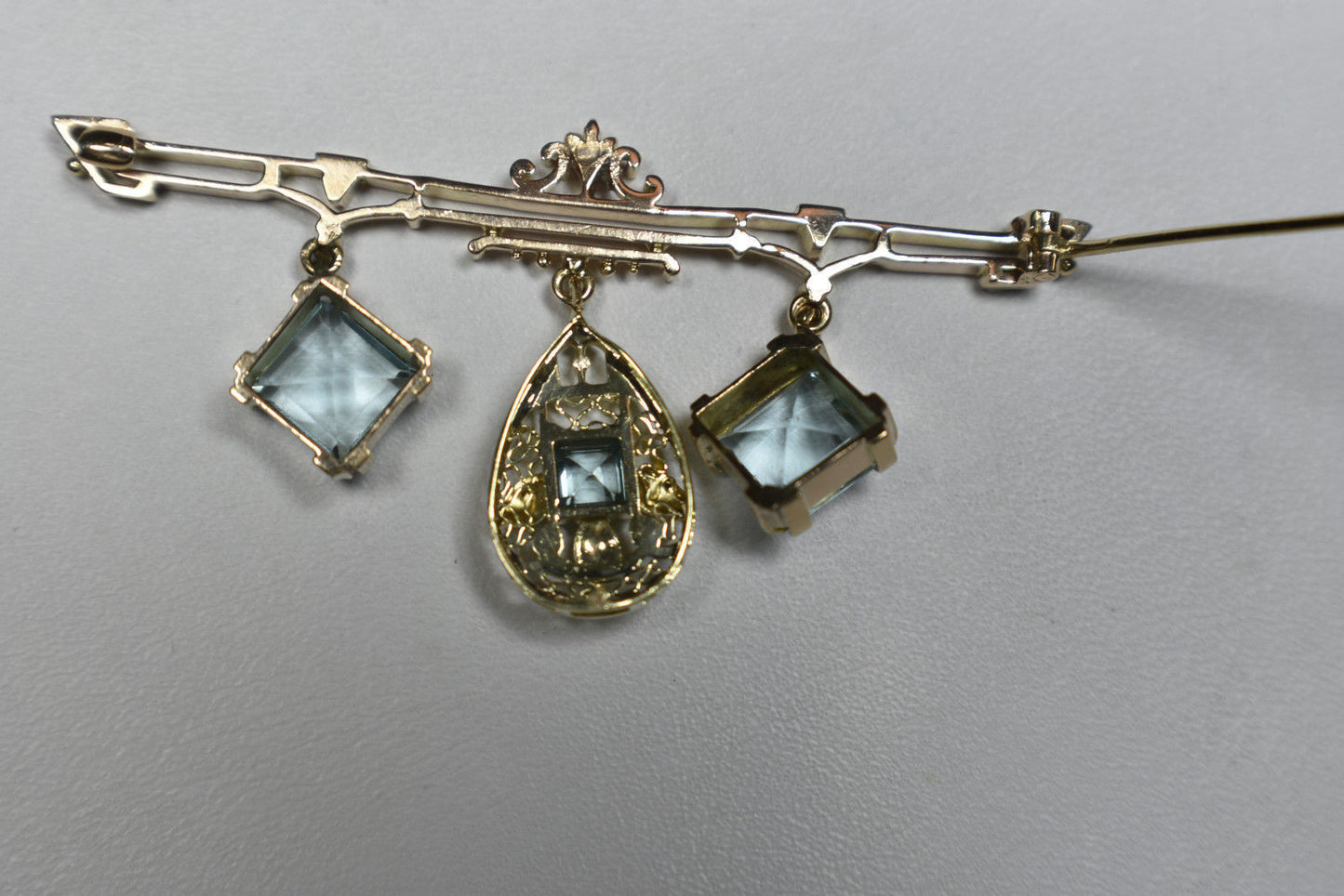 Art Deco Aquamarine Princess Cut Filigree Brooch Pin 14K Gold 2 Tone