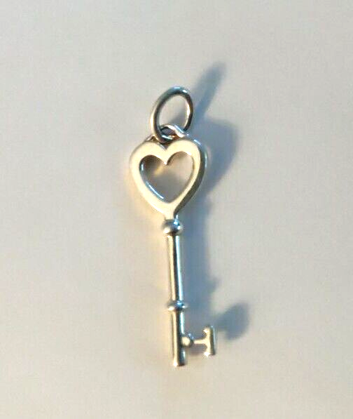 TIFFANY & Co Open Heart Necklace Sterling Silver 1.25"