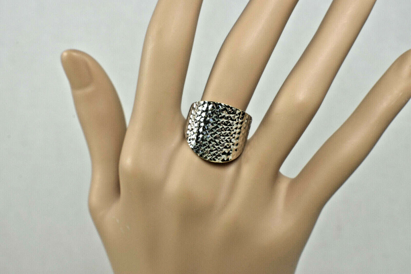 New 18K White Gold Wide Hammered Band Ring Sizable 8