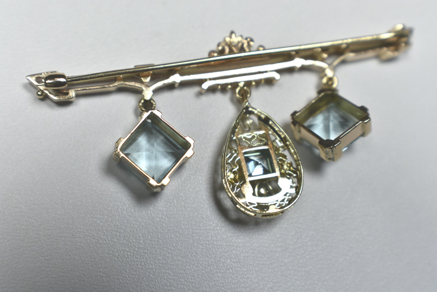Art Deco Aquamarine Princess Cut Filigree Brooch Pin 14K Gold 2 Tone