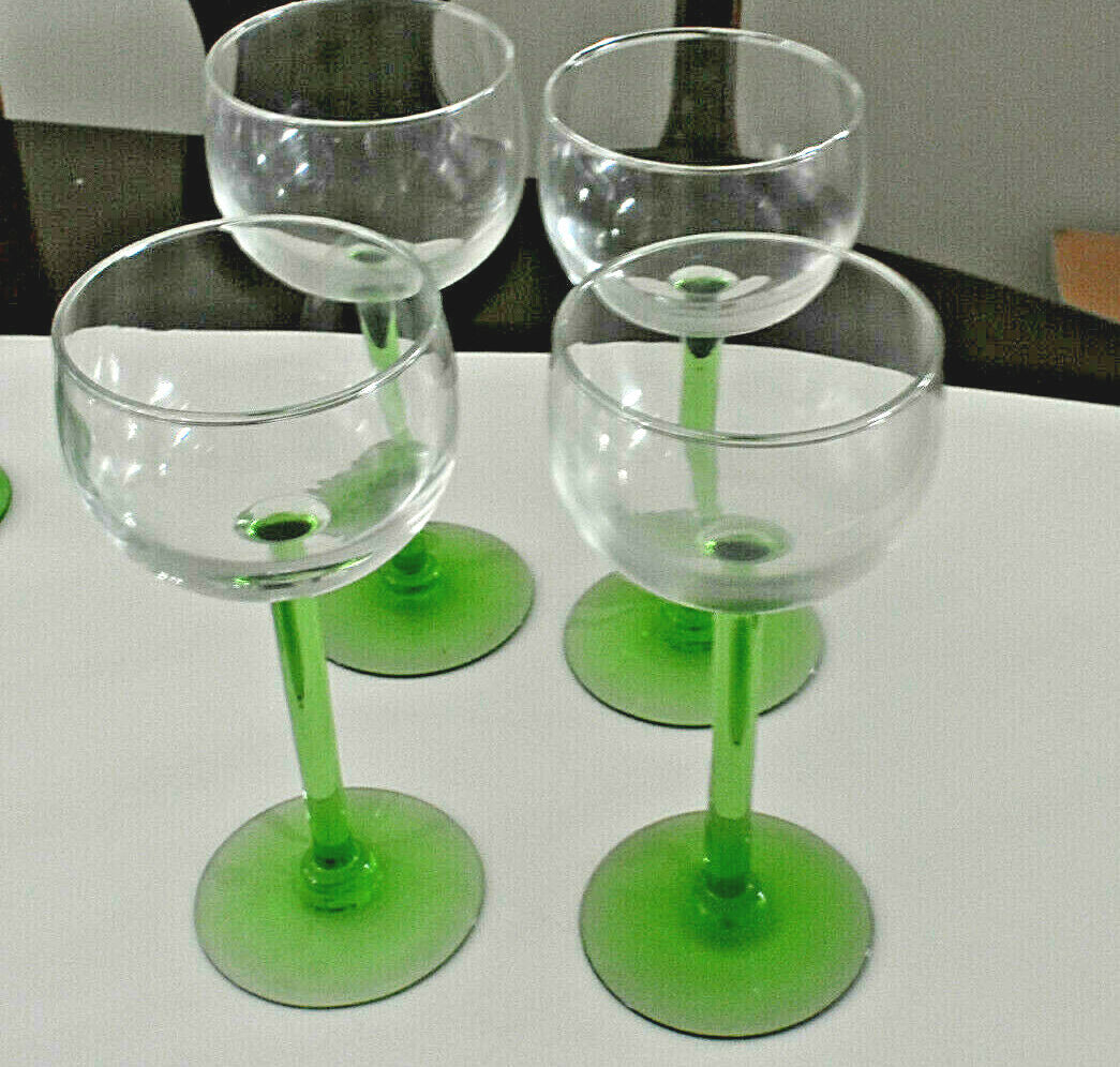 Queen Elizabeth 2 Cruise Ship Wine Glasses 8 Green Twisted Stems 1967